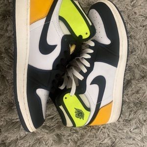 Wore a couple times. Good condition. Can drop off local for extra😊